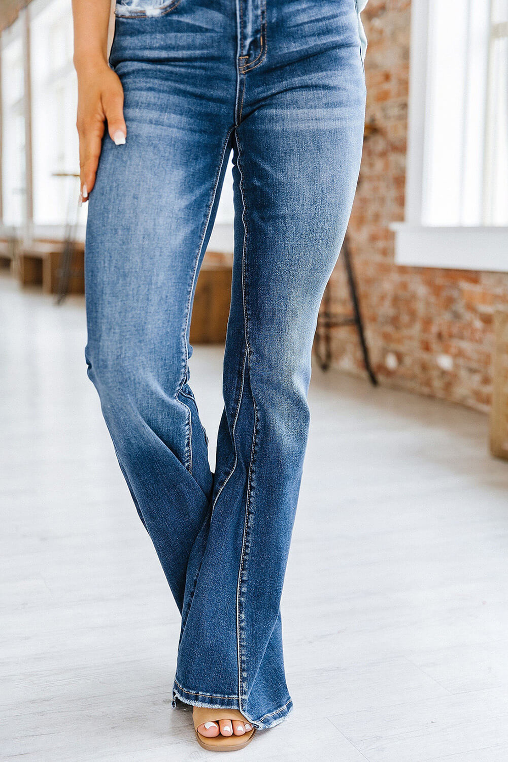 High-Quality Flare Jeans for a Stylish, Comfortable Fit