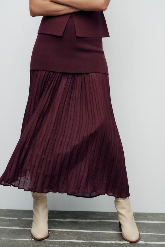 Knitted Two-Piece Set with Pleated Skirt for Stylish Comfort