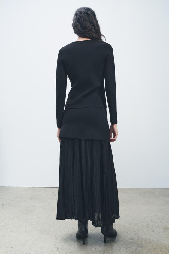 Knitted Two-Piece Set with Pleated Skirt for Stylish Comfort