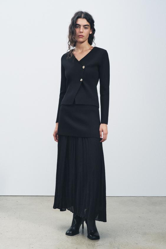Knitted Two-Piece Set with Pleated Skirt for Stylish Comfort