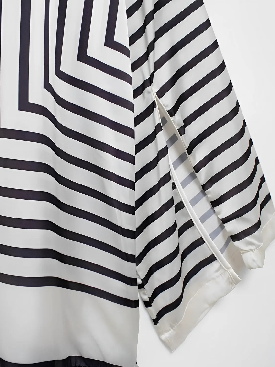Elegant Geometric Stripe Alba Shirt for Stylish Casual Wear