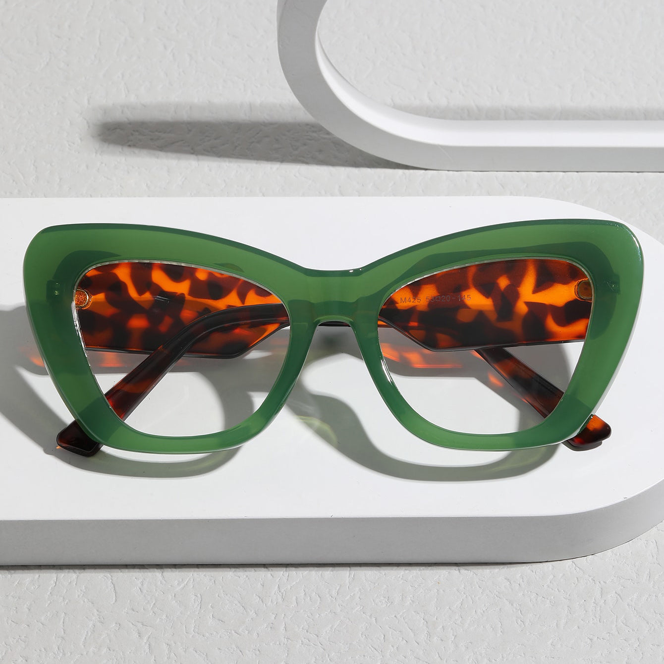 Stylish Cat Eye Sunglasses with UV Protection and Trendy Design