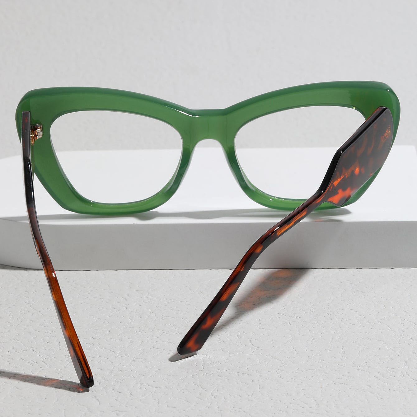 Stylish Cat Eye Sunglasses with UV Protection and Trendy Design