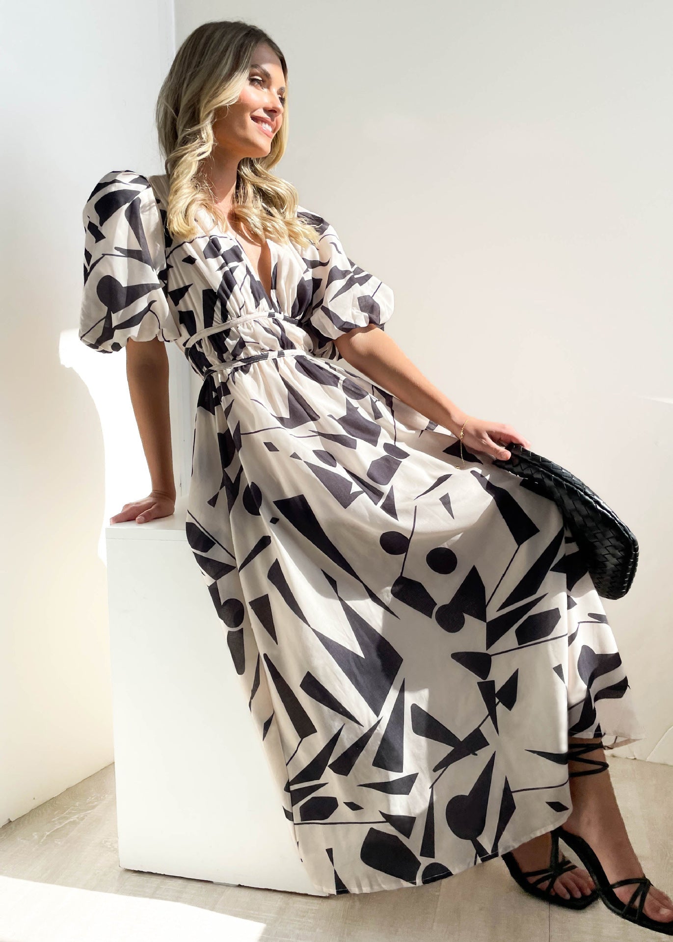 V-Neck Long Dress with Puff Sleeves for Elegant Style