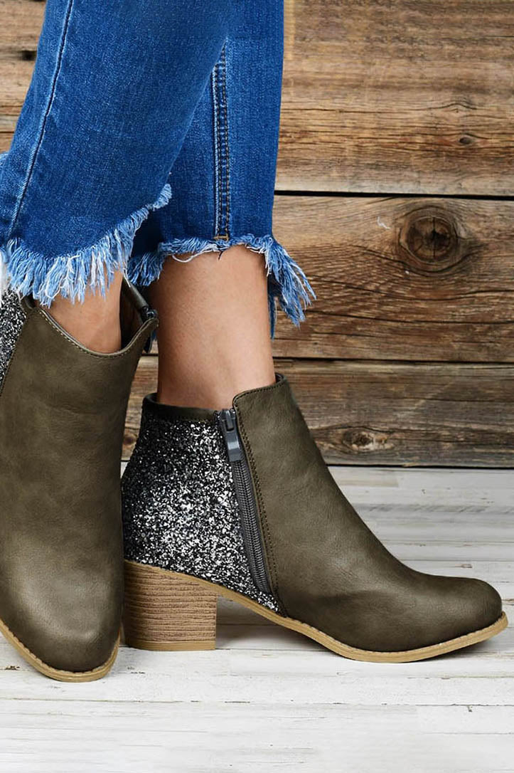 Sequin-Embellished Short Boots for Stylish Occasions