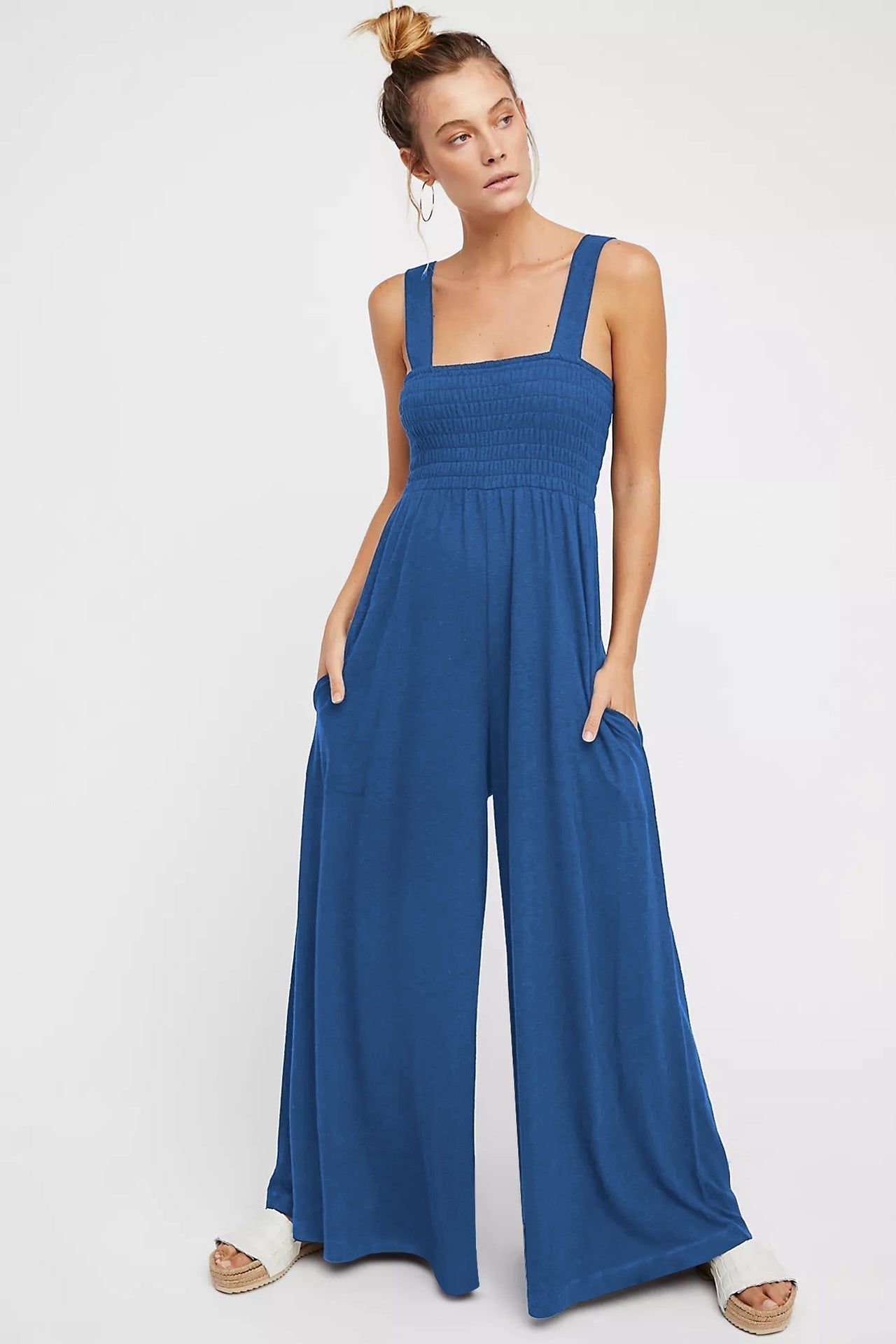 Chic Mono Jumpsuit with Adjustable Straps and Flattering Fit