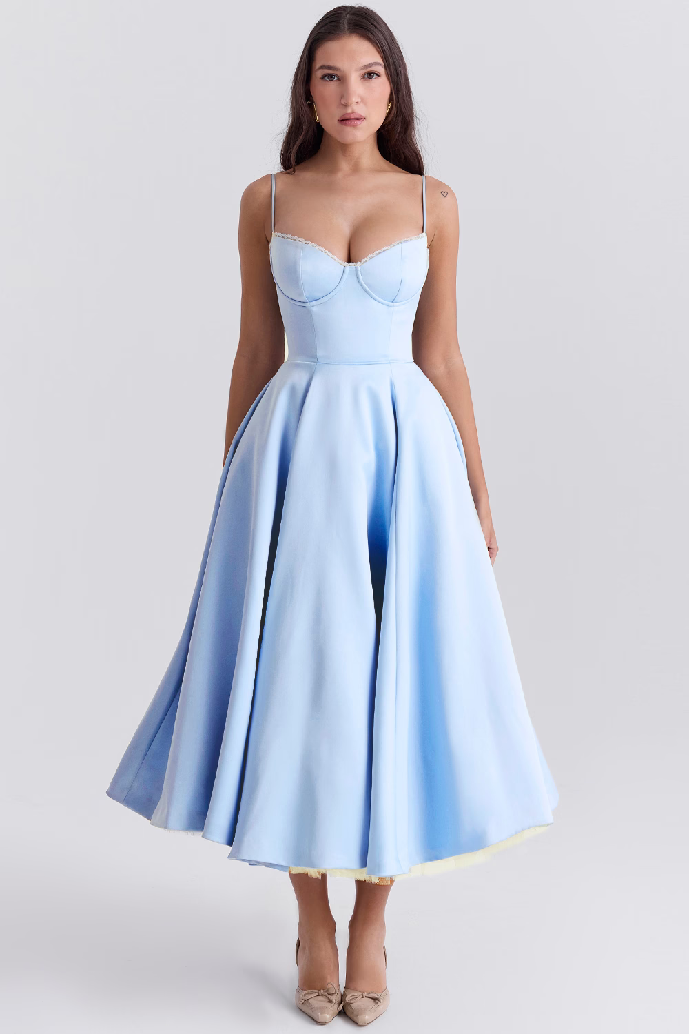 Elegant Royale Dress with Flattering Silhouette and Versatile Style