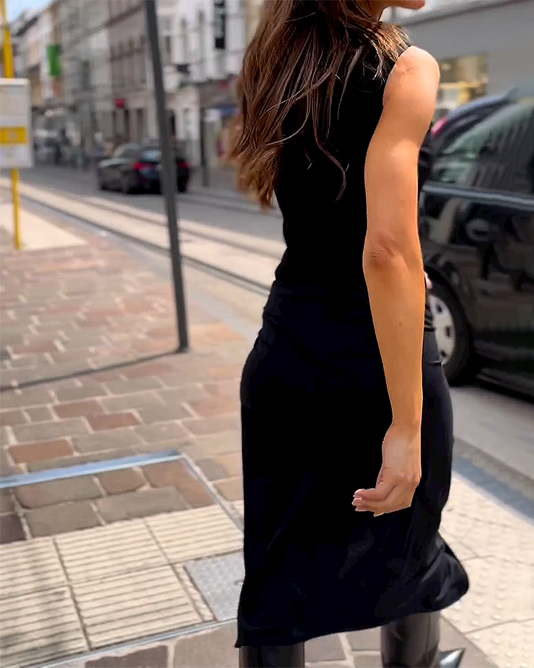 Sleeveless Long Dress with Elegant Design and Flattering Fit