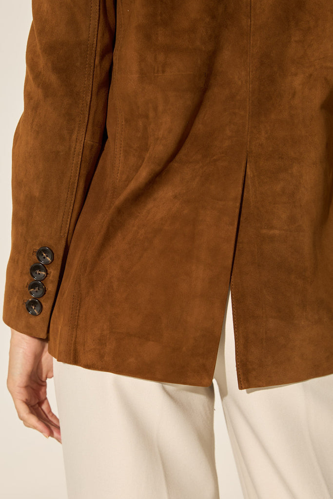 Camel Suede Blazer with Tailored Fit and Stylish Design