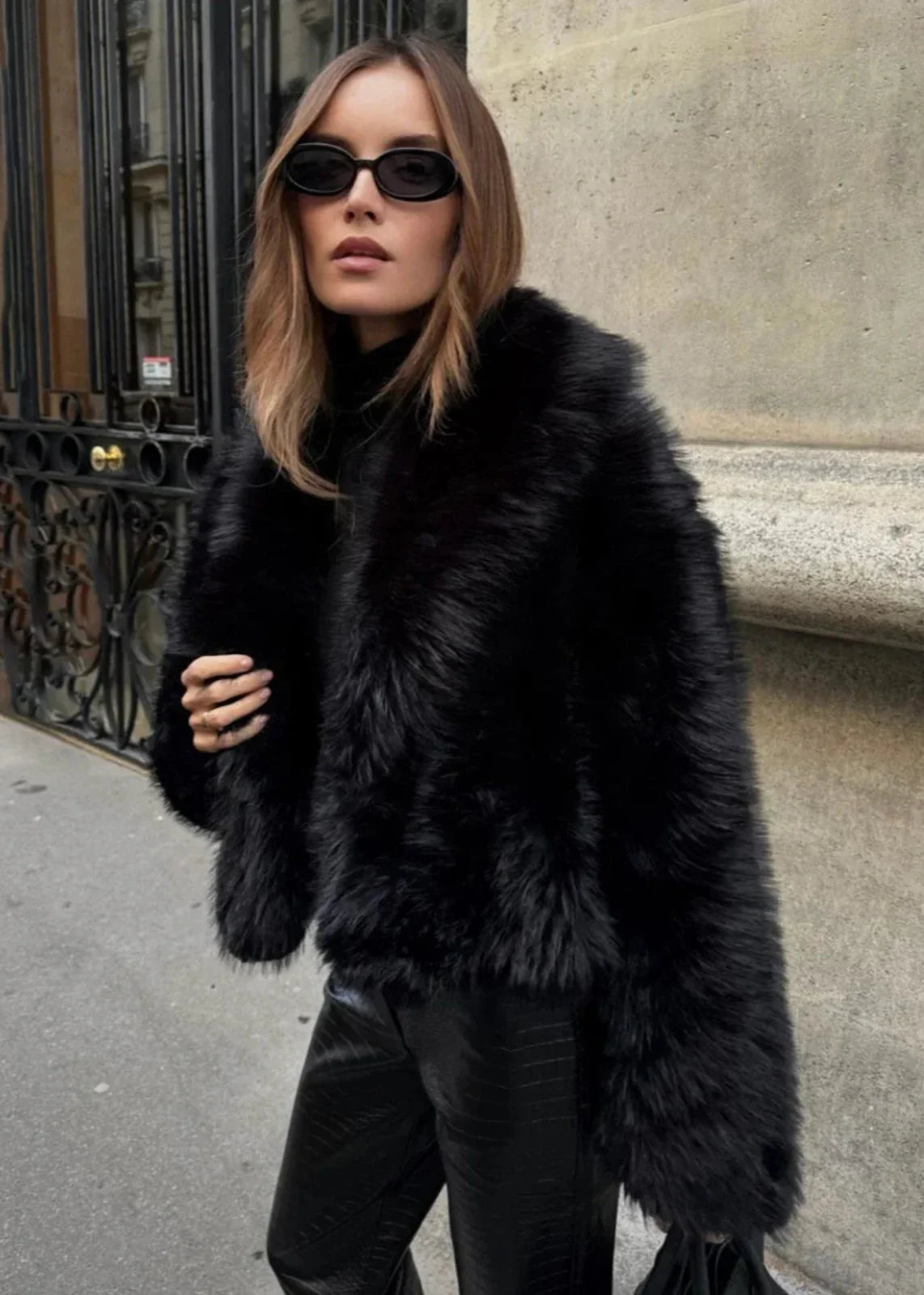 Women’s Black Faux-Fur Polo Collar Jacket – Oversized Warm Winter Coat
