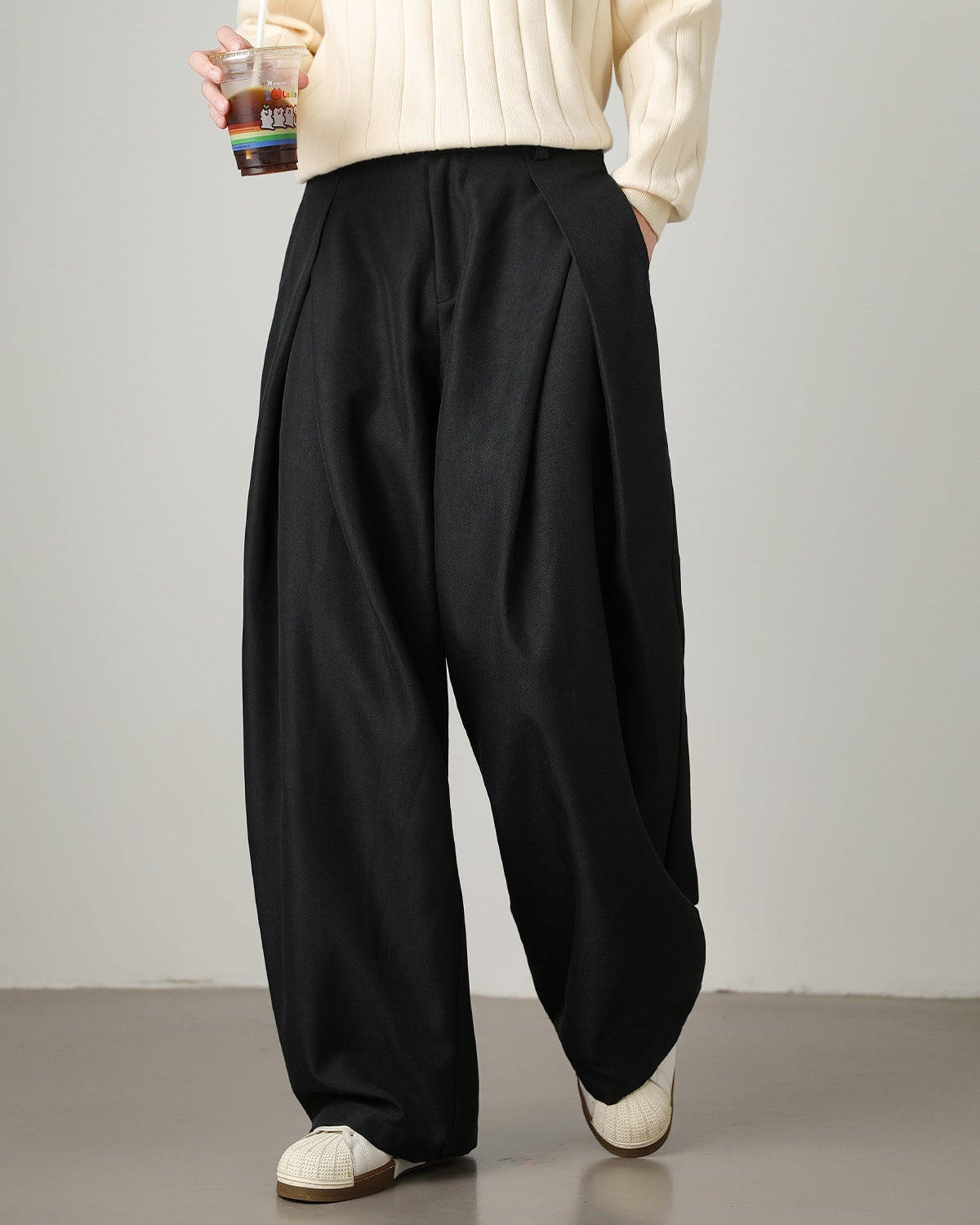 Men’s Wide-Leg Pleated Trousers