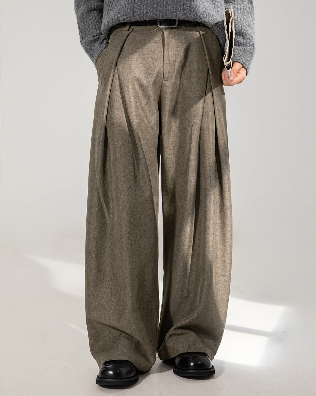 Men’s Wide-Leg Pleated Trousers