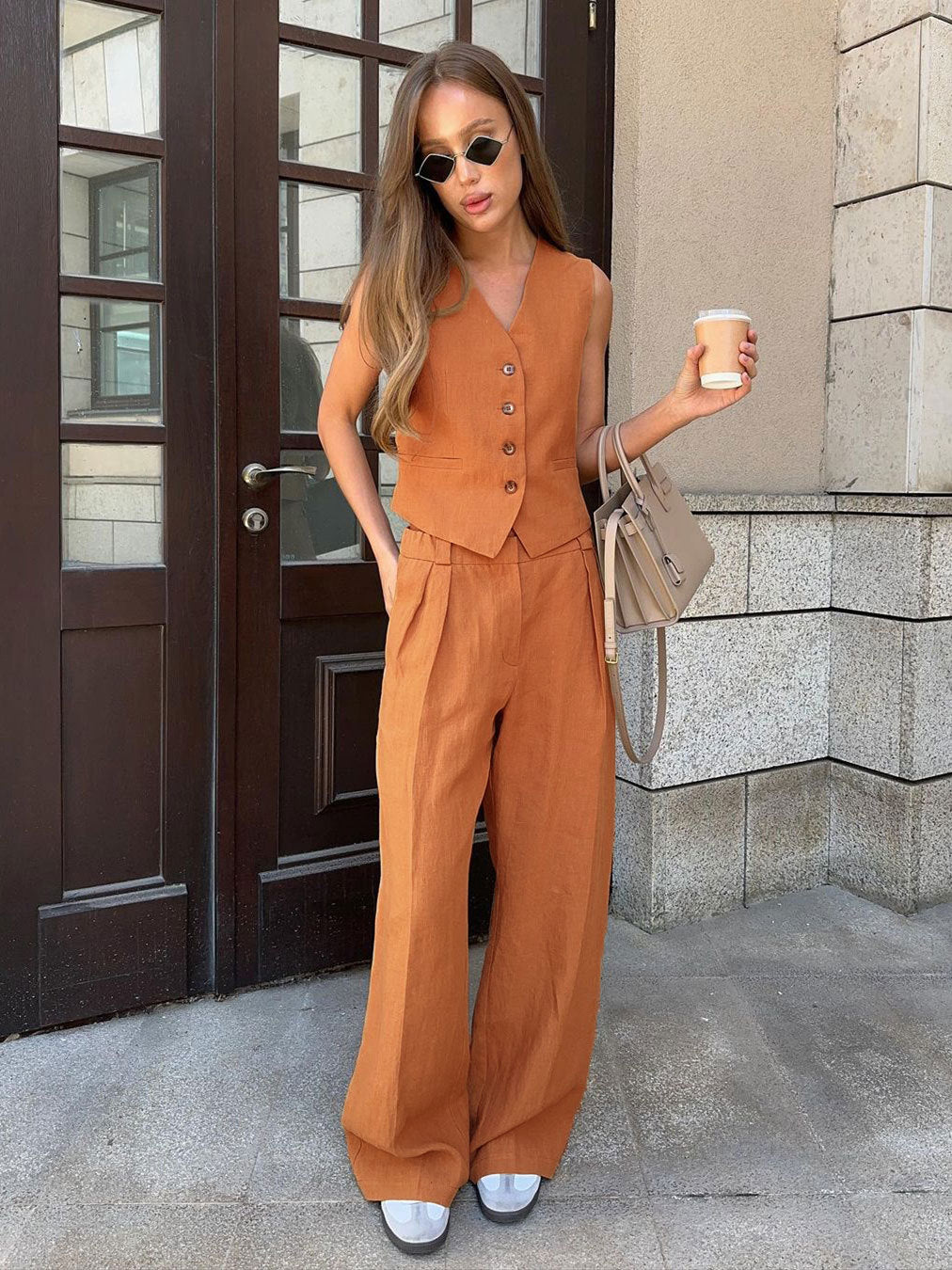 Sleeveless Cotton-Linen Outfit for Comfort and Style