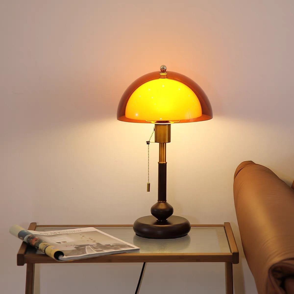 Vintage-Inspired Table Lamp With Warm Glow