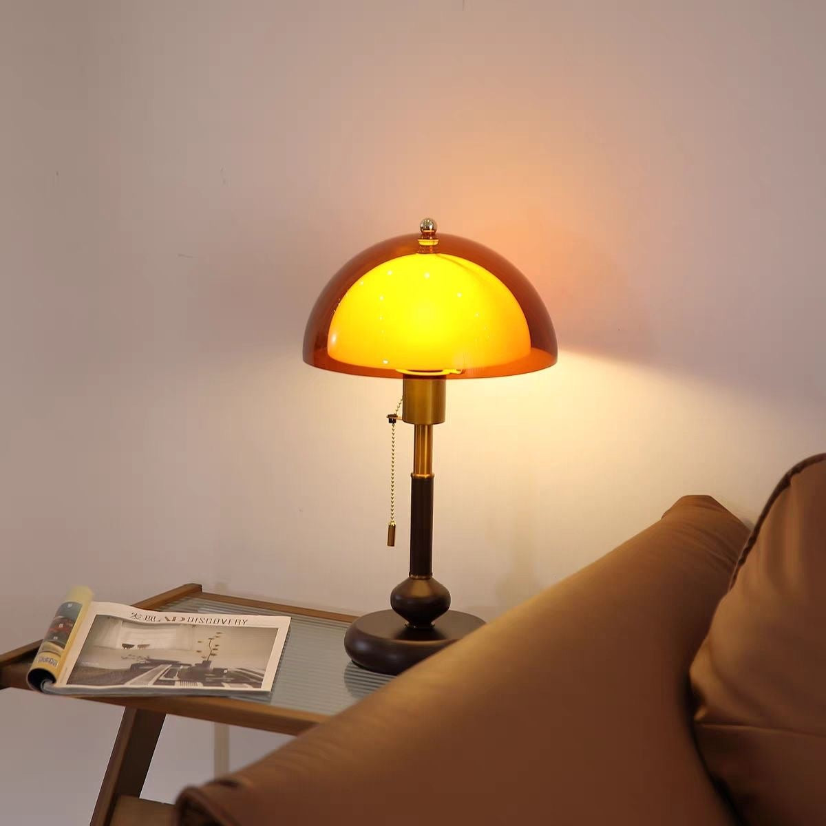Vintage-Inspired Table Lamp With Warm Glow