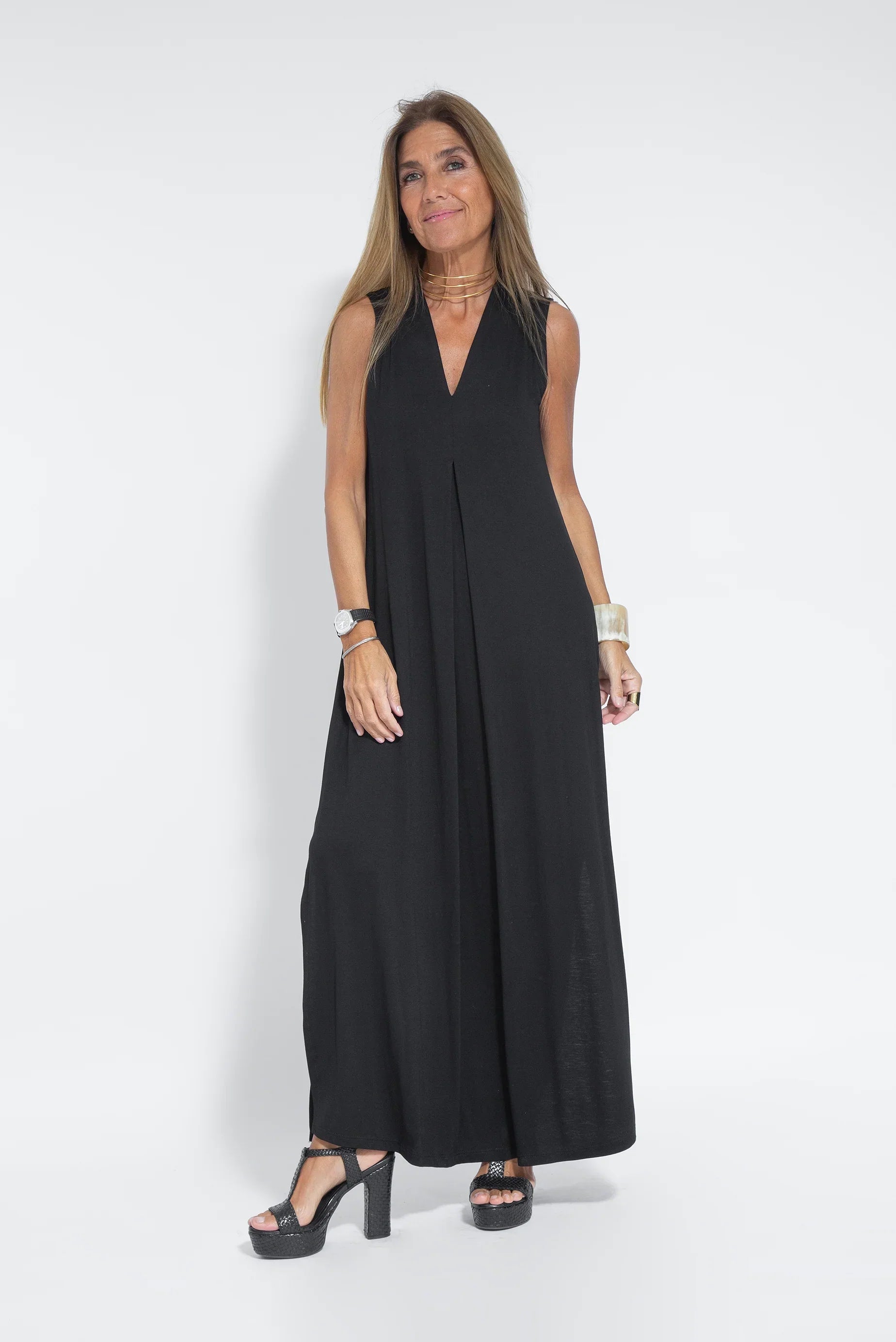 Valéria Long V-Neck Dress - Elegant and Flattering Style