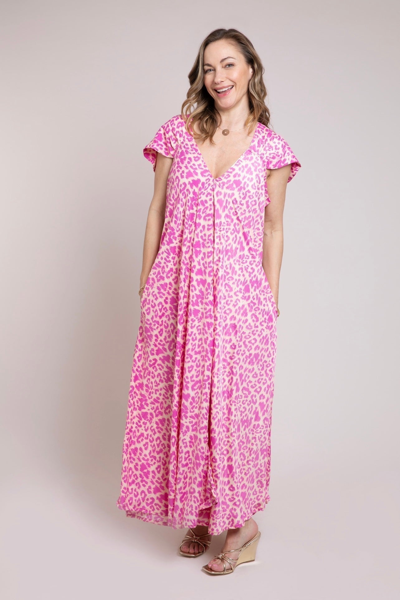 Leopard Print Maxi Dress with Elegant Design and Comfortable Fit