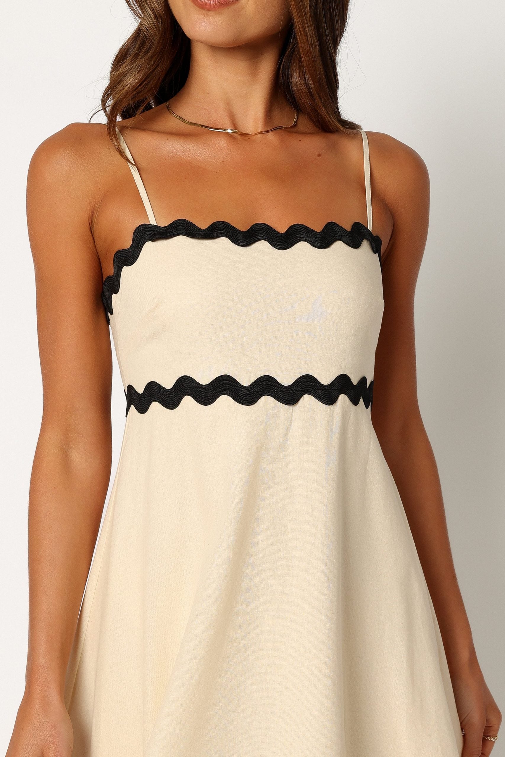 Elegant Contrast Long Capri Dress for Stylish Summer Wear