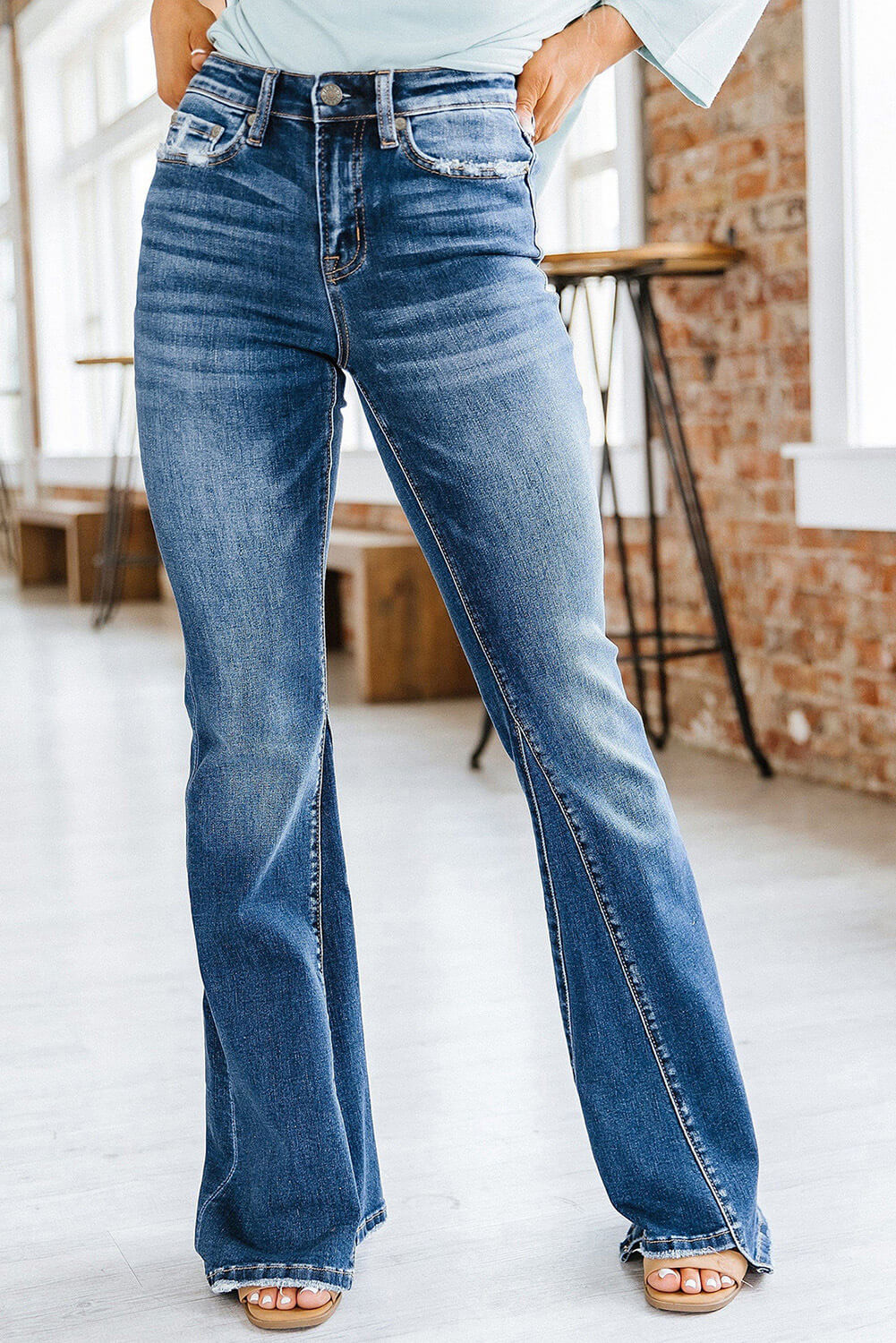 High-Quality Flare Jeans for a Stylish, Comfortable Fit