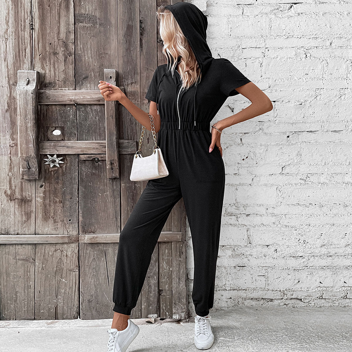 Zip-Up Jumpsuit with Comfortable Fit and Stylish Design