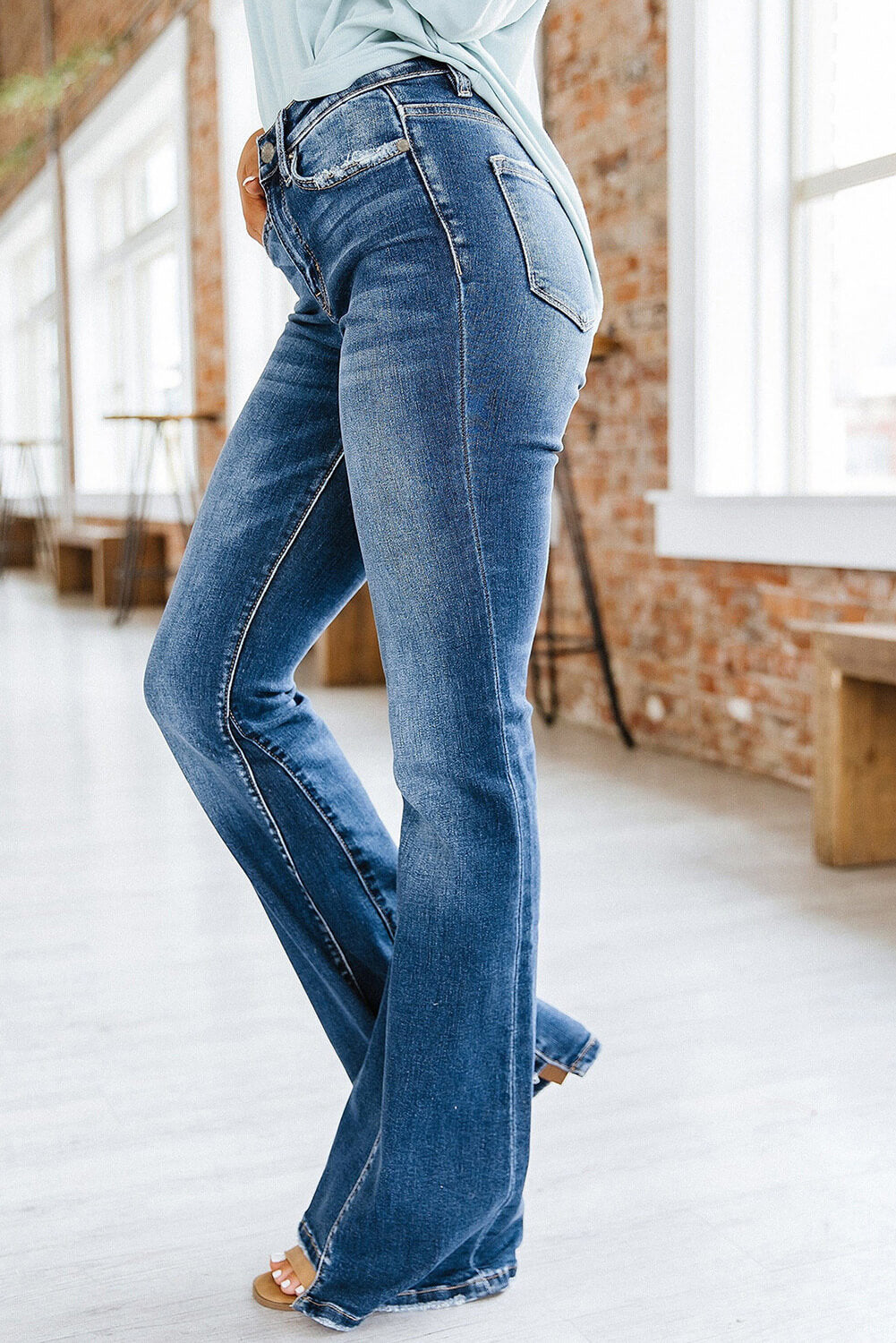 High-Quality Flare Jeans for a Stylish, Comfortable Fit