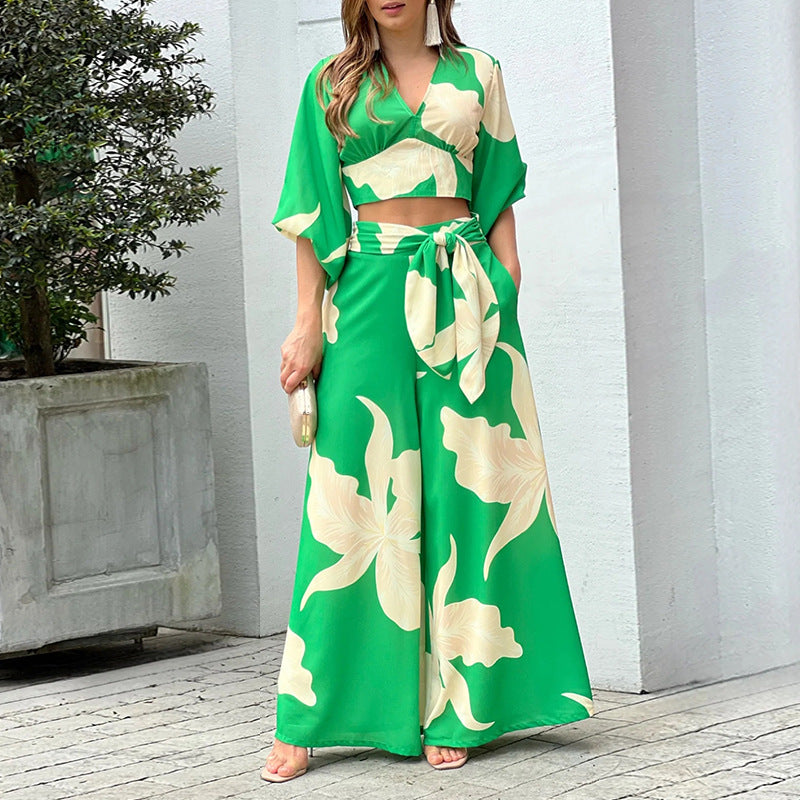 Women’s Trouser and Crop Top Set in Stylish Design