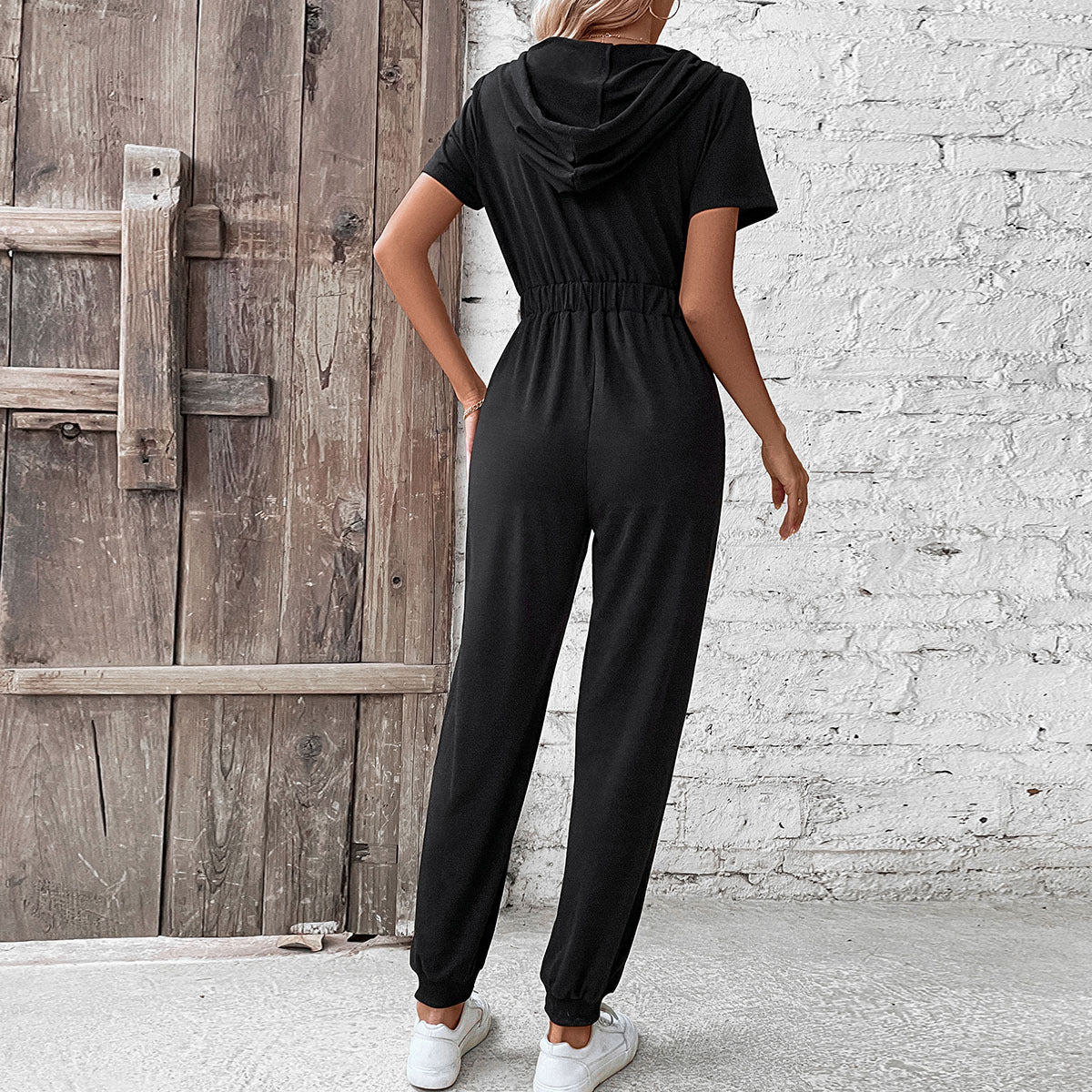 Zip-Up Jumpsuit with Comfortable Fit and Stylish Design