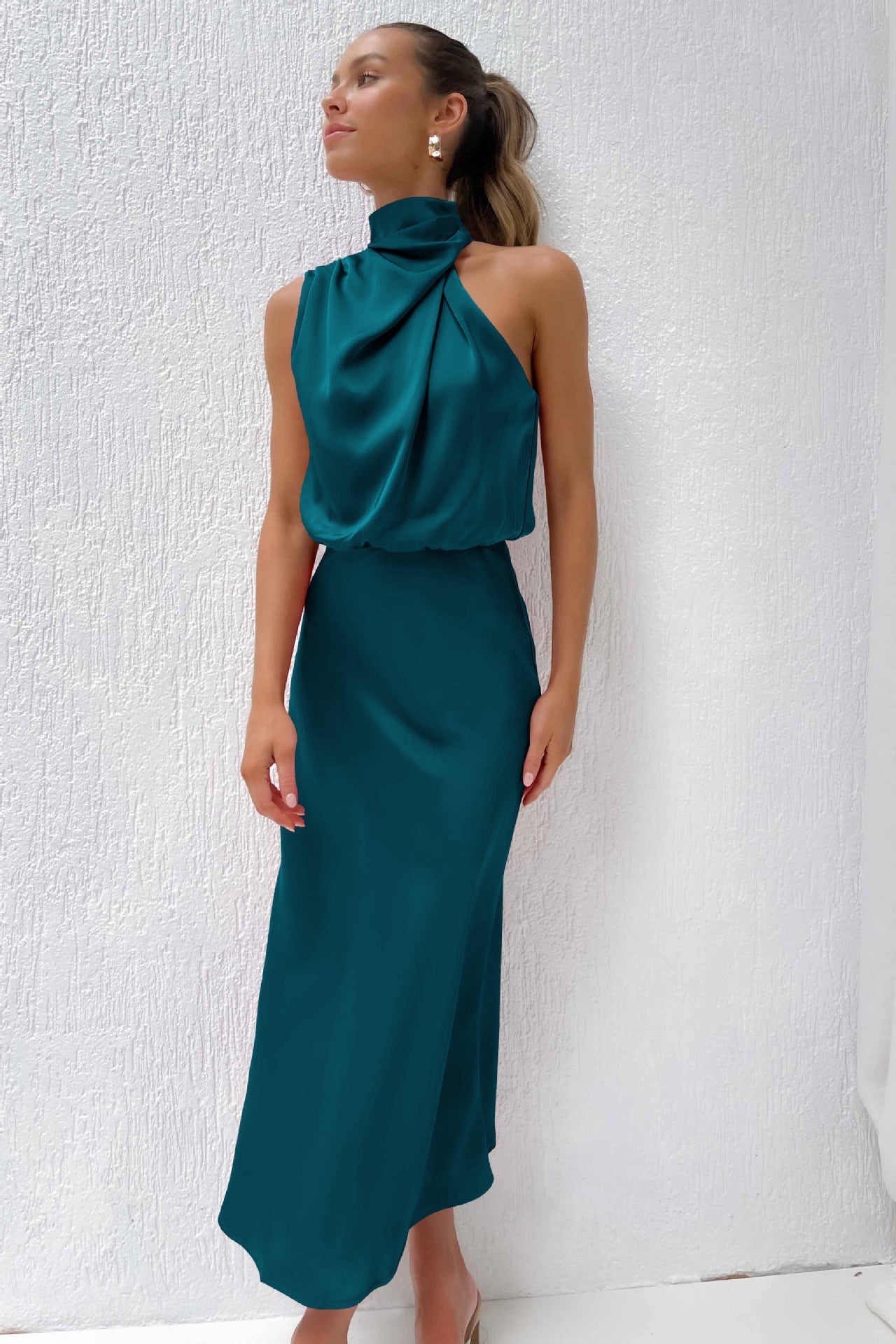 Halter Neck Long Satin Dress for Elegant Evening Wear