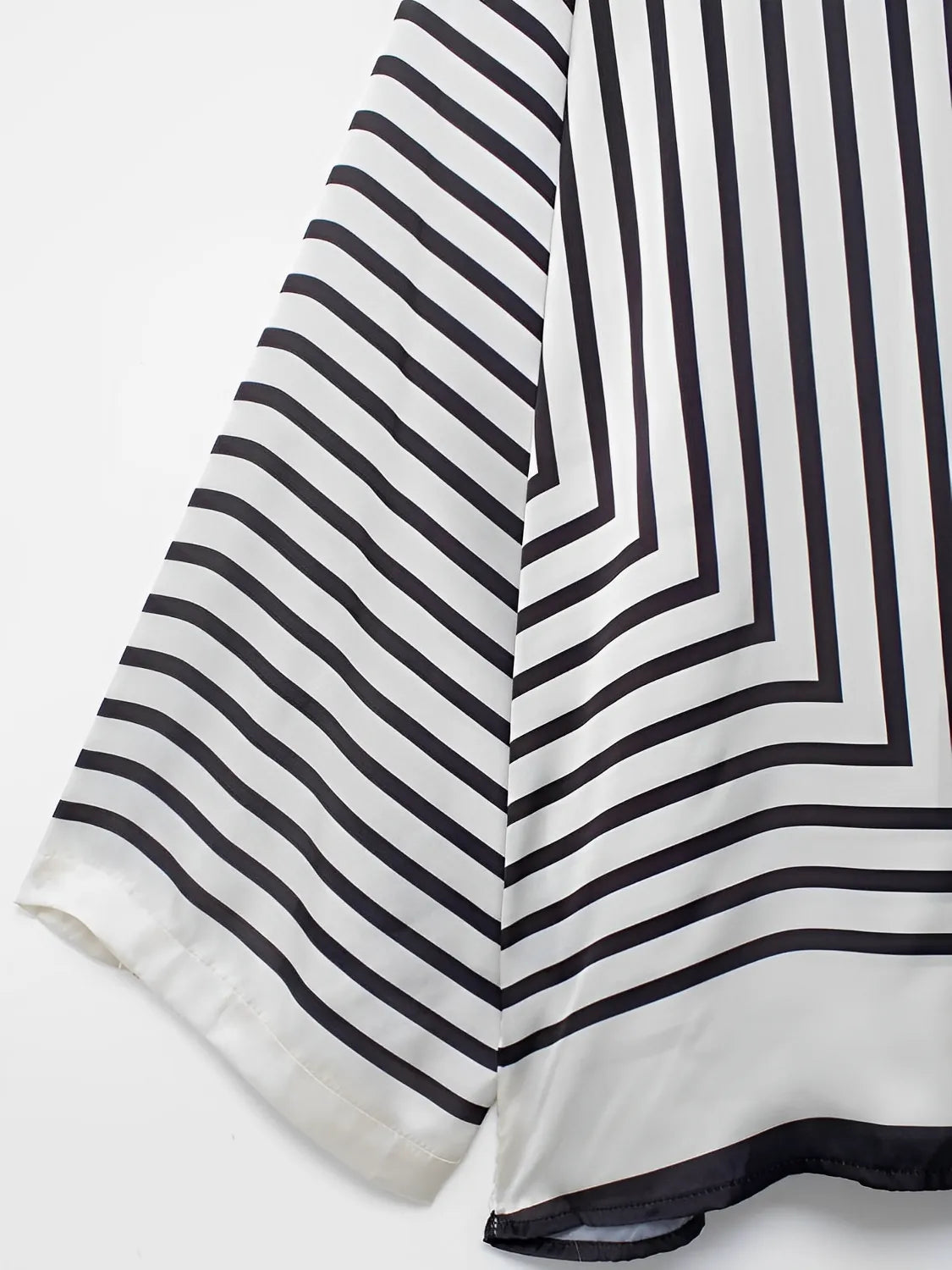 Elegant Geometric Stripe Alba Shirt for Stylish Casual Wear