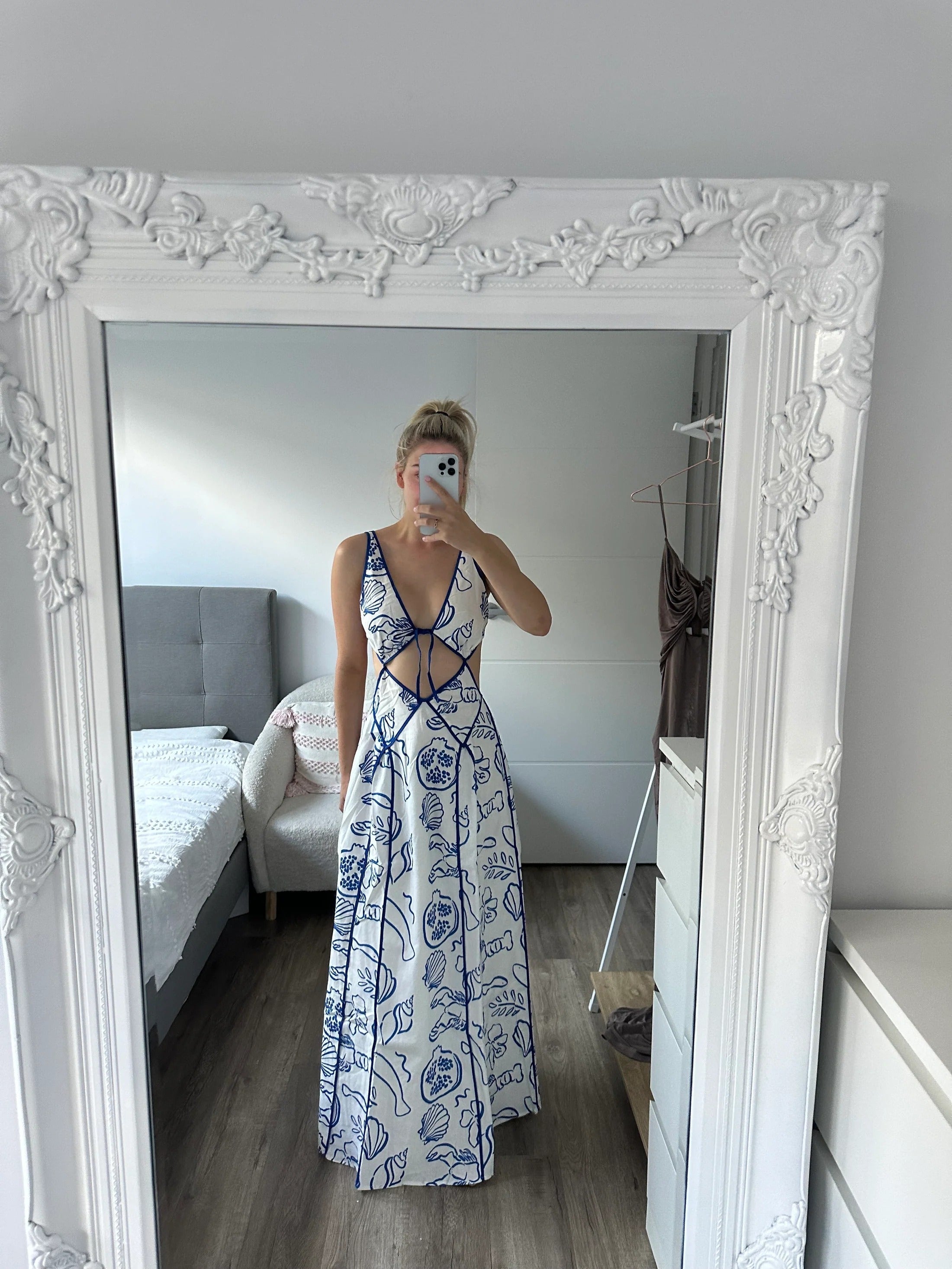 Chic Long Shoreline Dress for Elegant Occasions