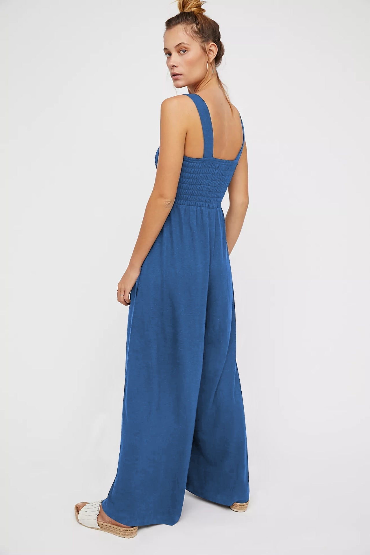Chic Mono Jumpsuit with Adjustable Straps and Flattering Fit