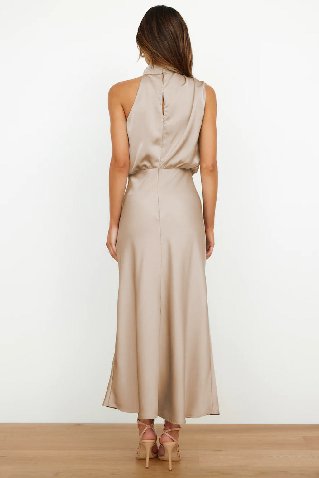 Halter Neck Long Satin Dress for Elegant Evening Wear