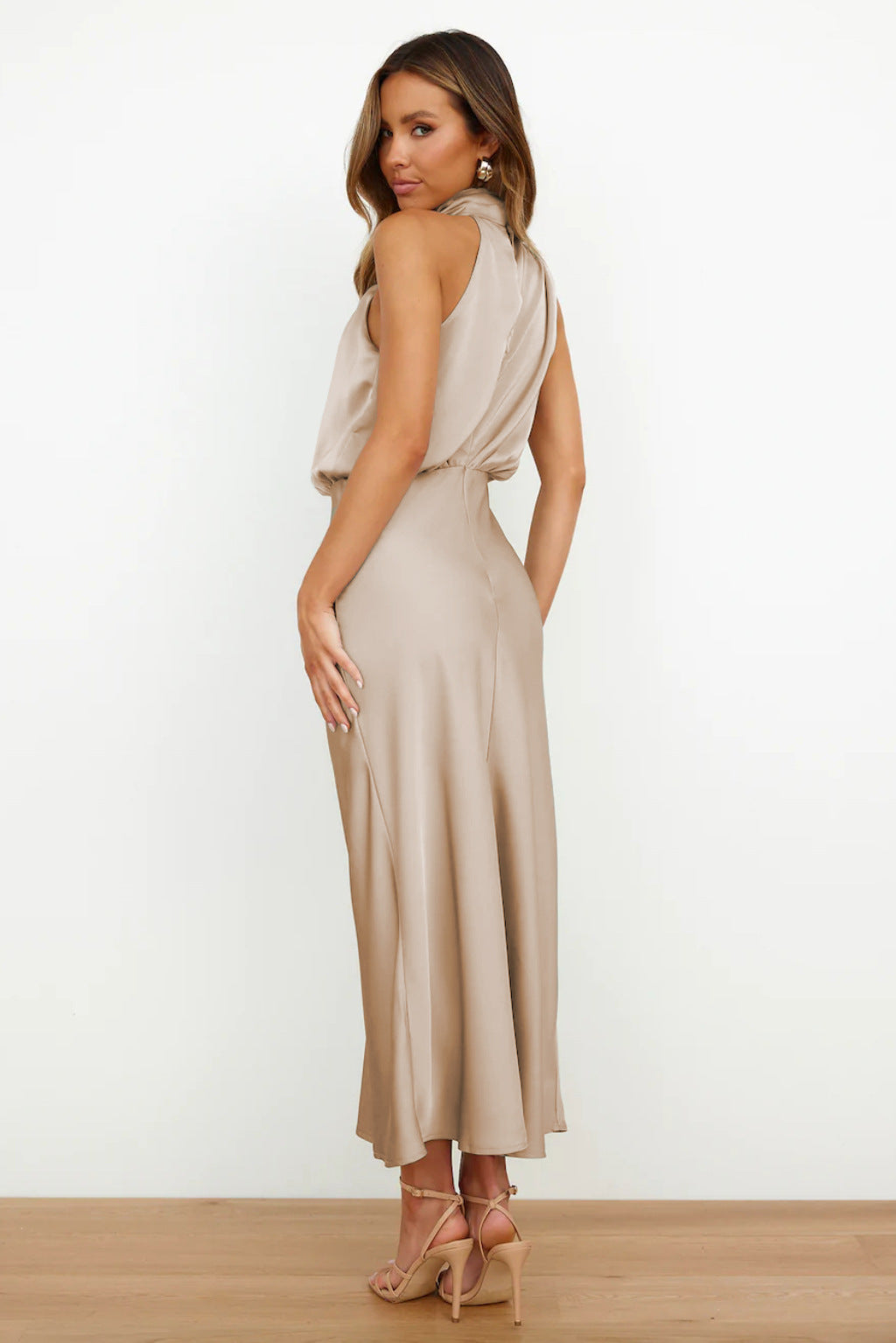 Halter Neck Long Satin Dress for Elegant Evening Wear