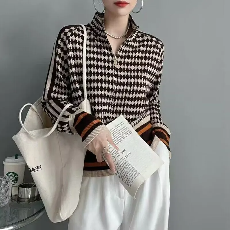 Mesh Blouse with Zip Closure and Stylish Design