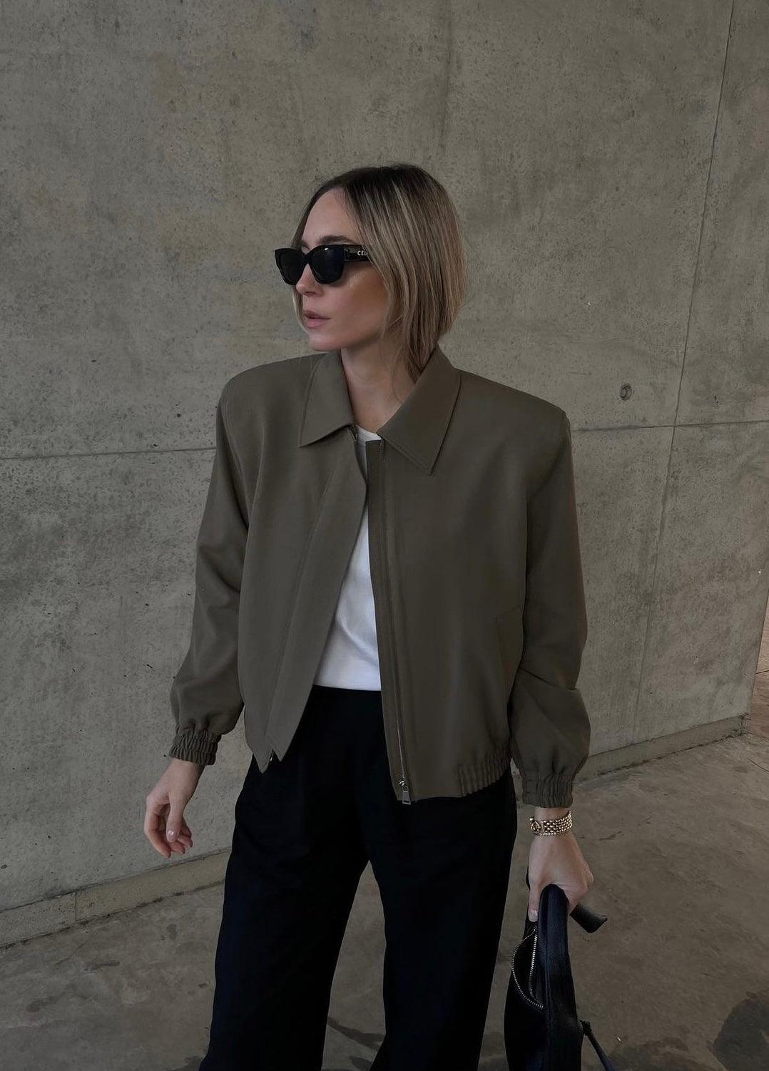 Lightweight Women's Jacket with Zip Pockets and Adjustable Cuffs