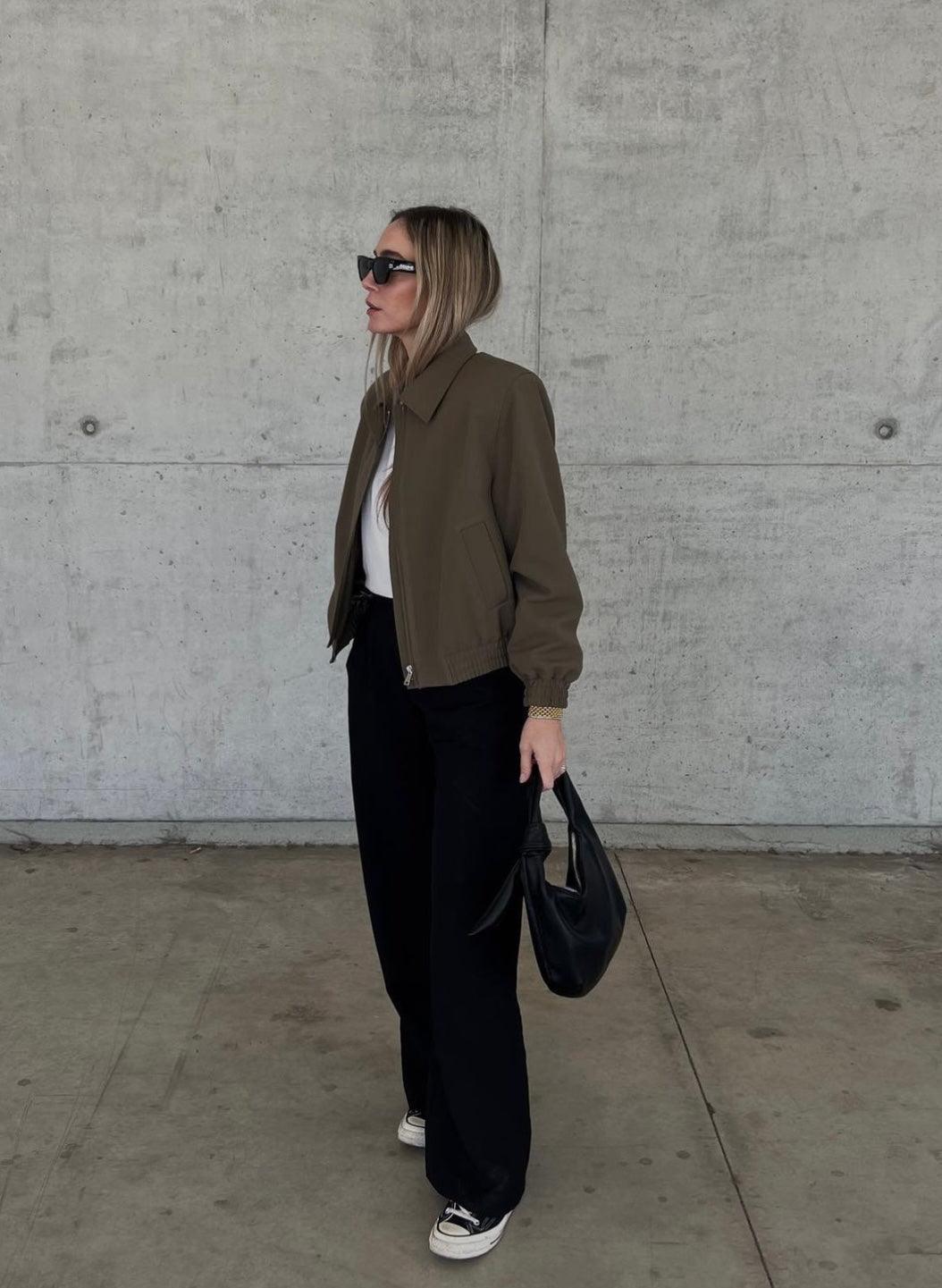 Lightweight Women's Jacket with Zip Pockets and Adjustable Cuffs
