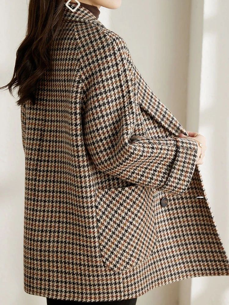 Chic Sophisticated Women's Coat - Elegant Style and Comfort
