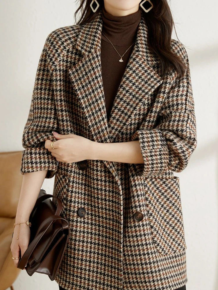 Chic Sophisticated Women's Coat - Elegant Style and Comfort