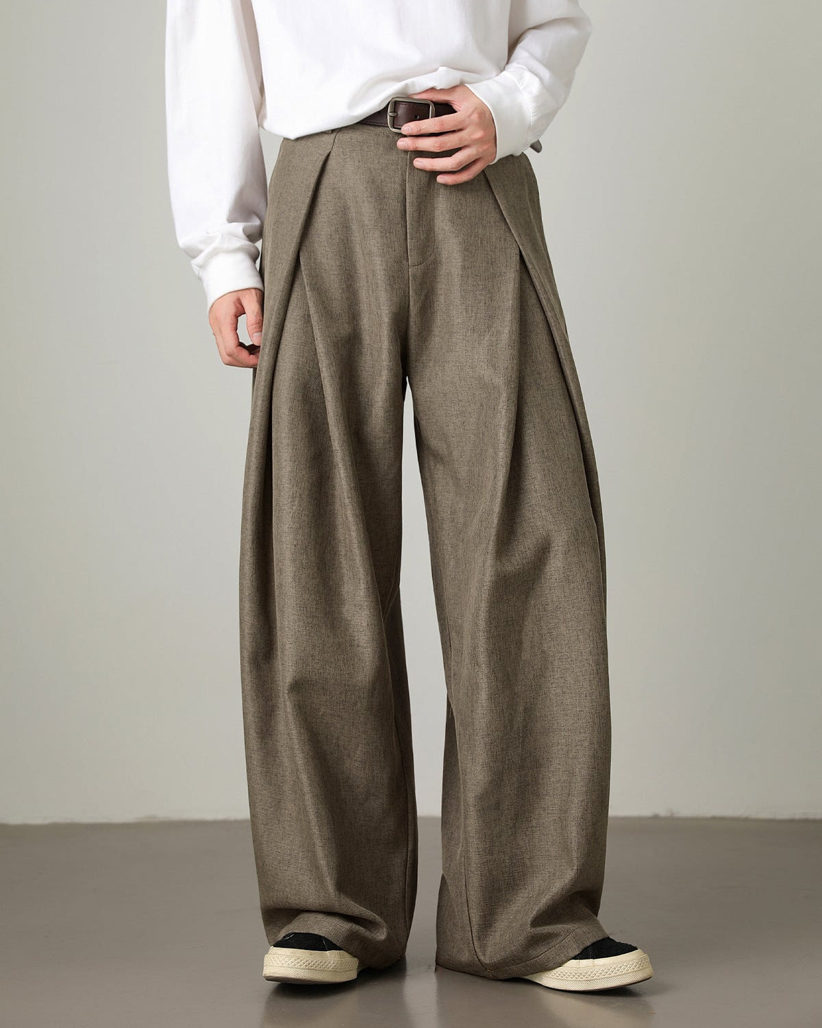 Men’s Wide-Leg Pleated Trousers