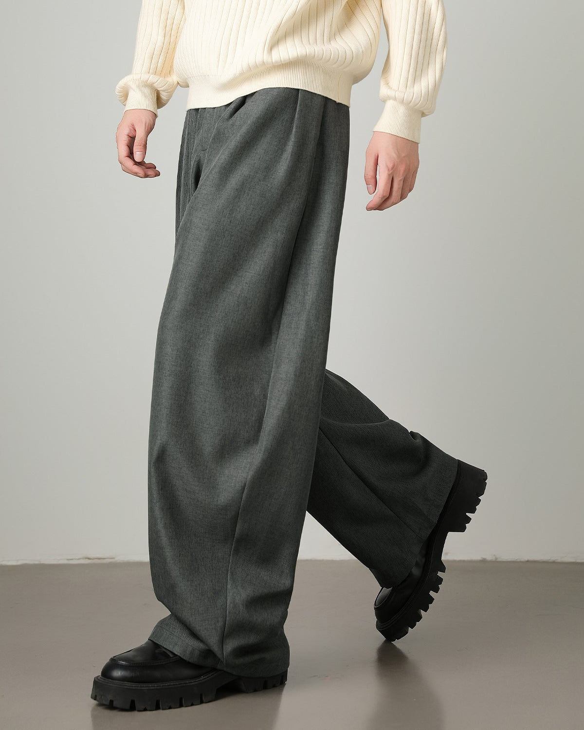 Men’s Wool-Blend Wide-Leg Trousers