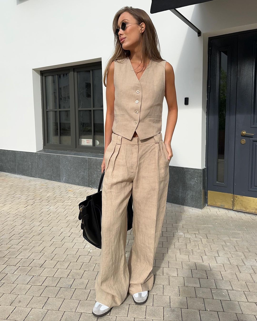 Sleeveless Cotton-Linen Outfit for Comfort and Style