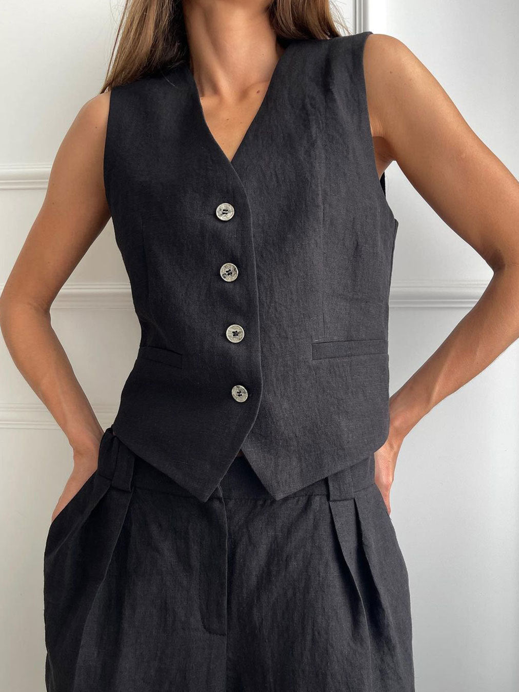Sleeveless Cotton-Linen Outfit for Comfort and Style