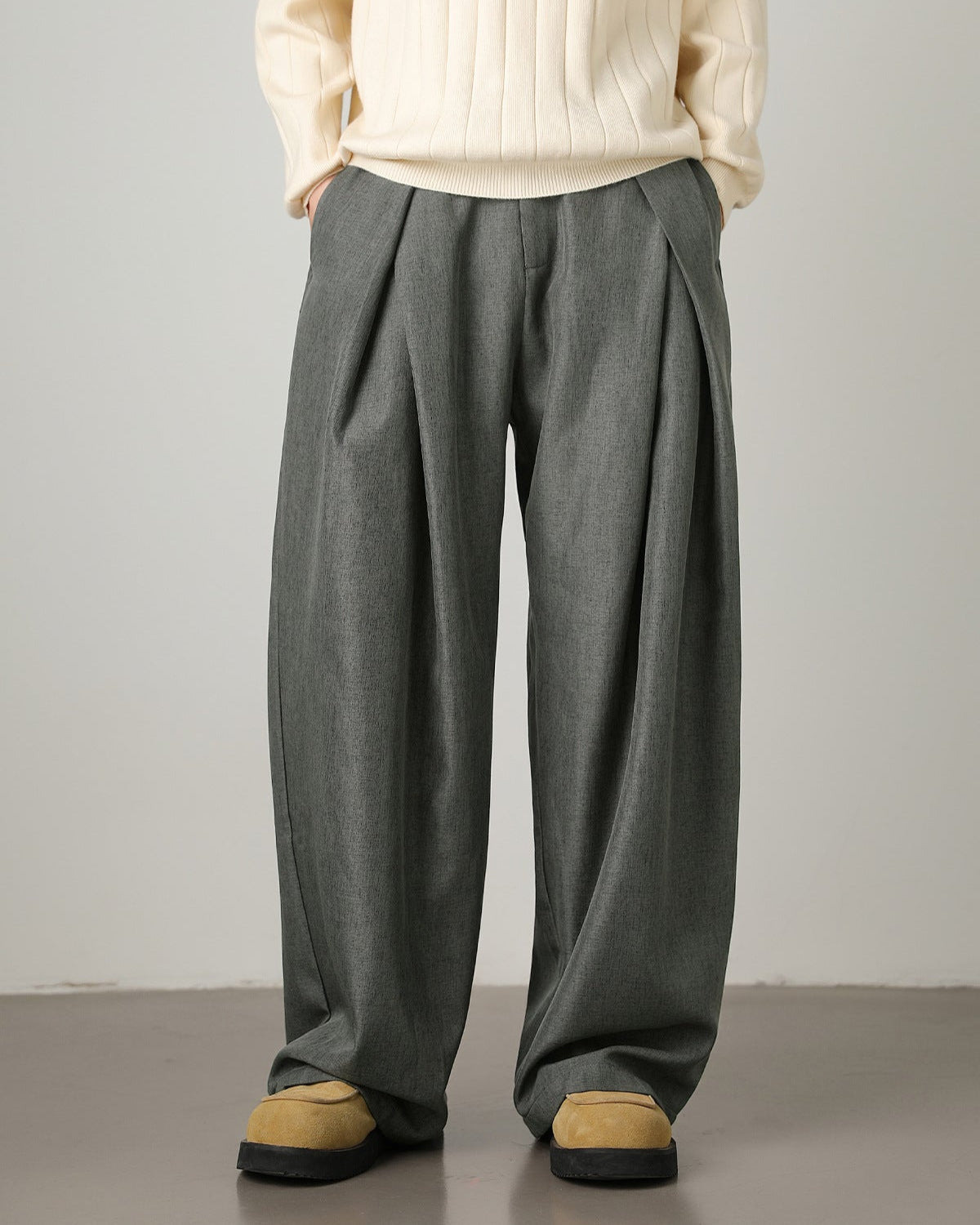 Men’s Wide-Leg Pleated Trousers