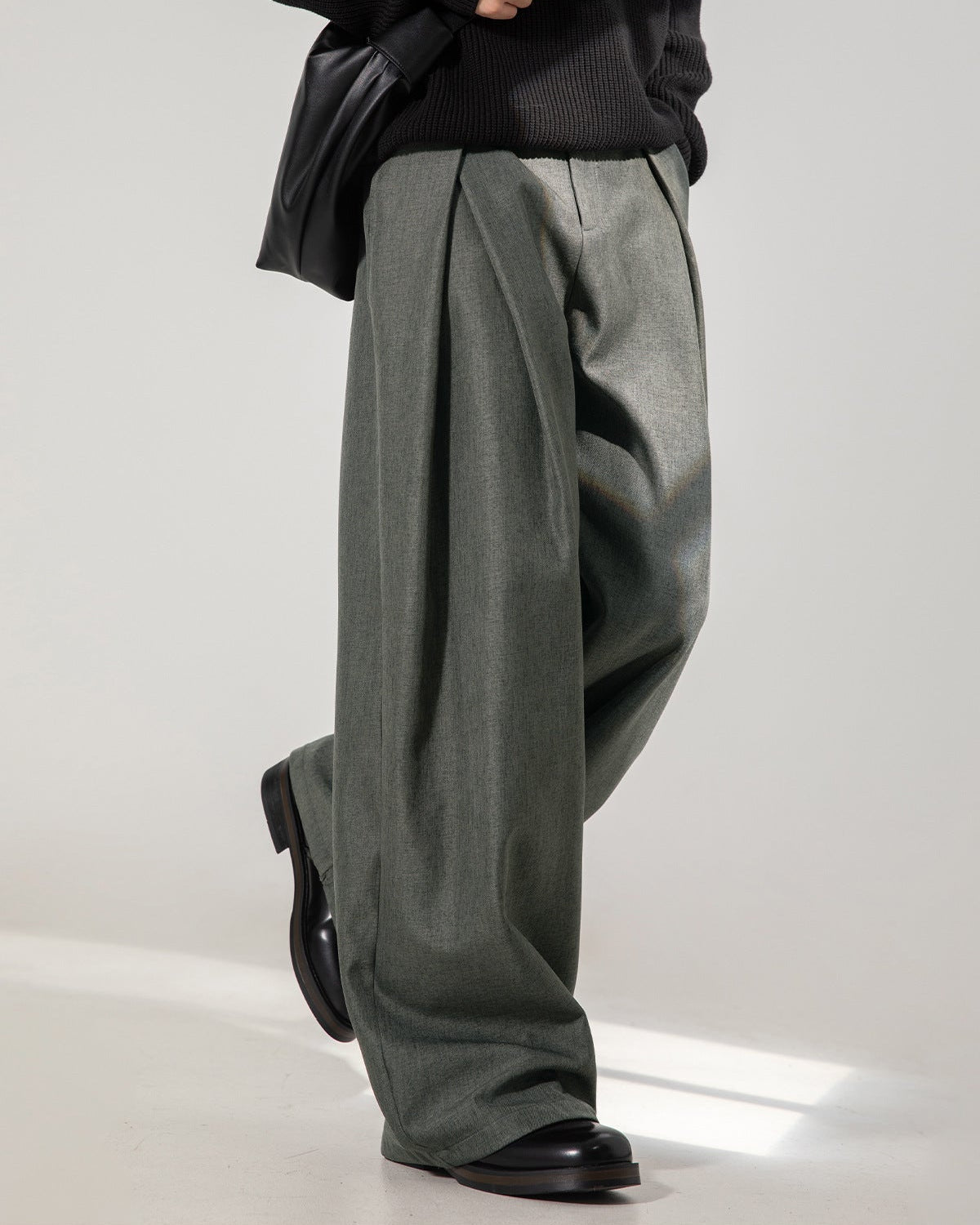 Men’s Wide-Leg Pleated Trousers