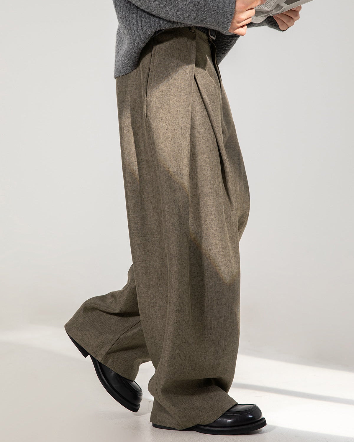 Men’s Wide-Leg Pleated Trousers