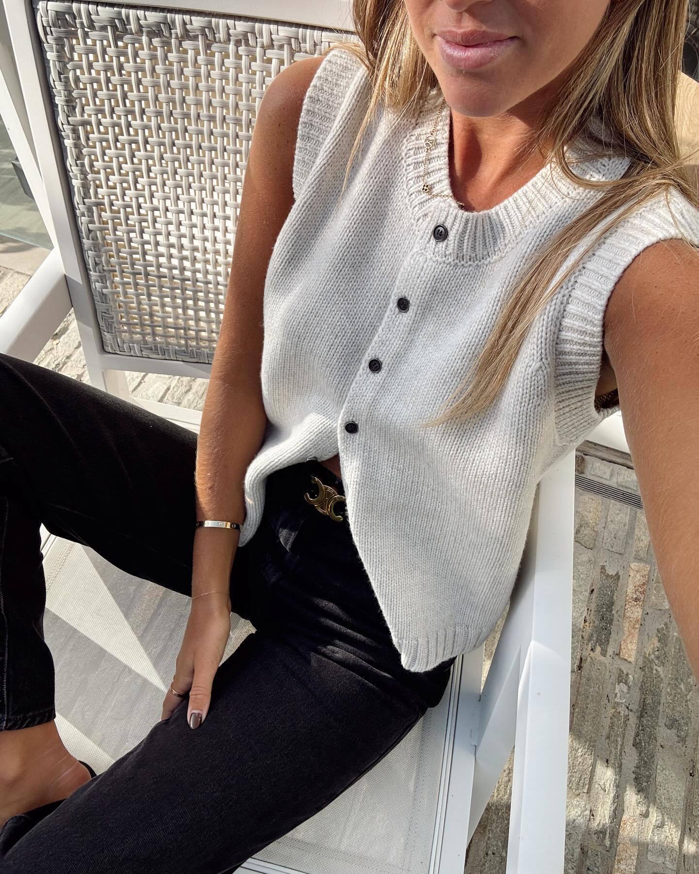 Lucía Women's Knitted Waistcoat with Stylish Design and Comfort