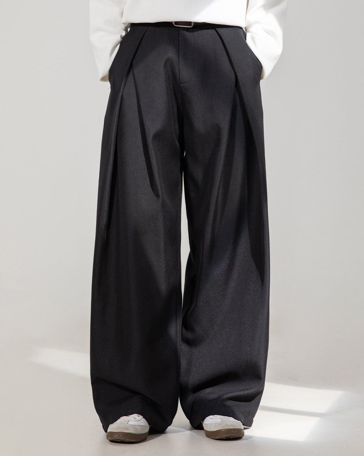 Men’s Wide-Leg Pleated Trousers