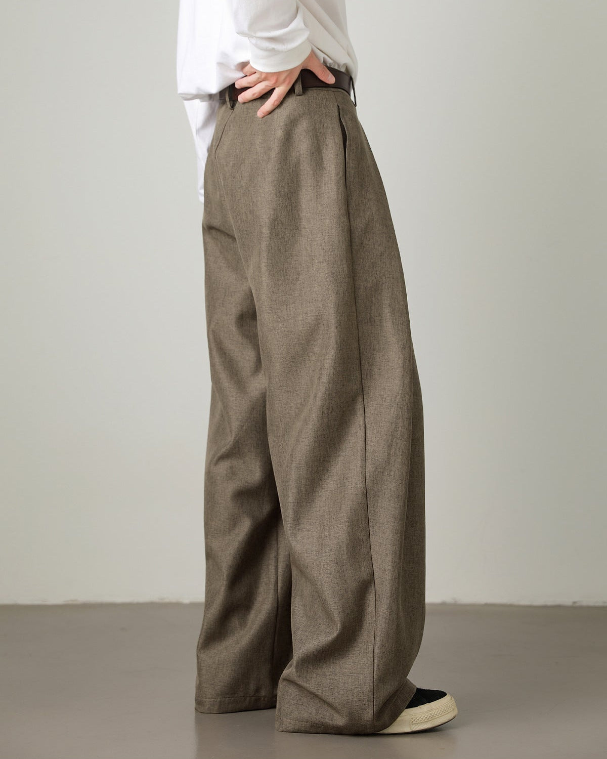 Men’s Wide-Leg Pleated Trousers