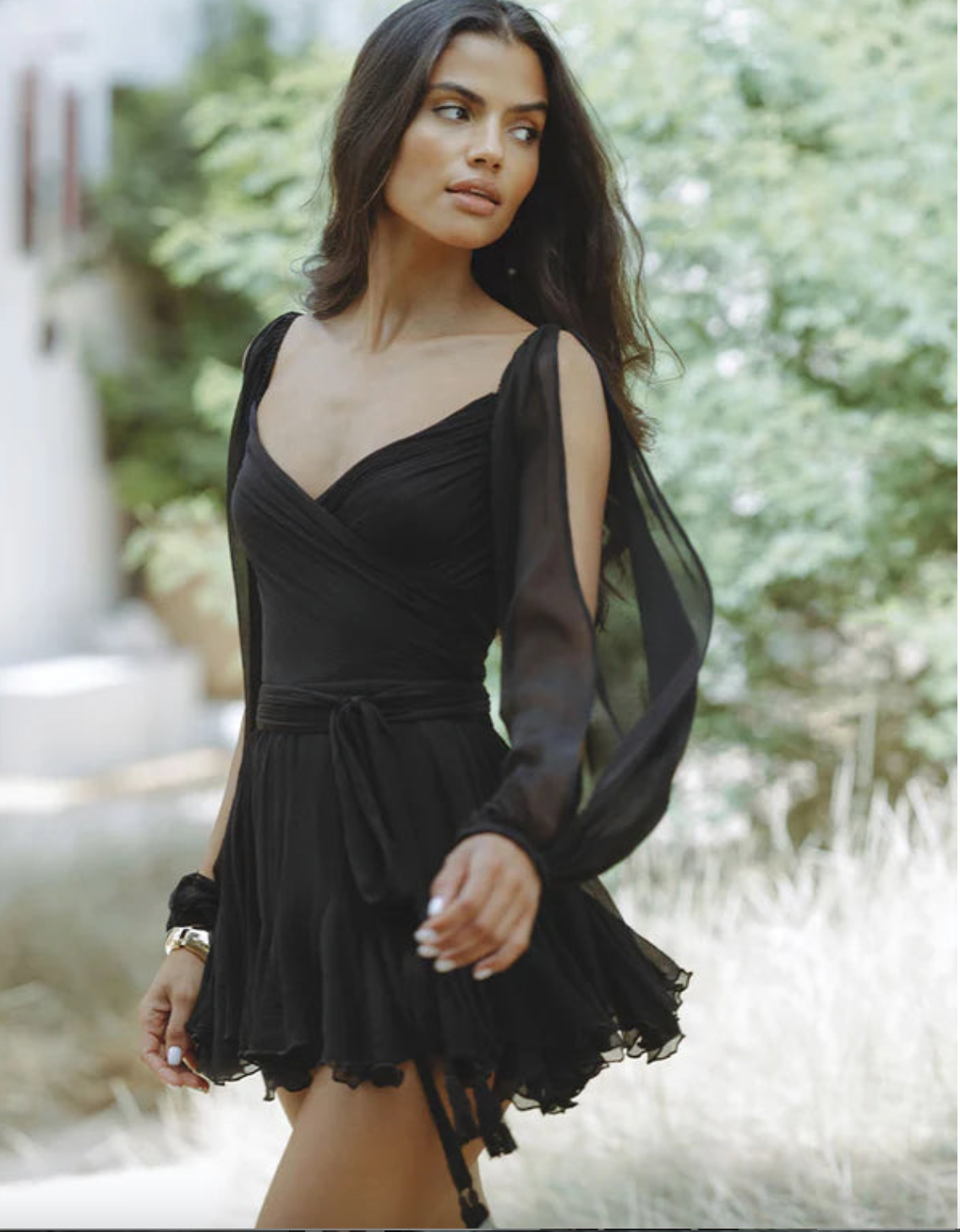 Valeria V-Neck Dress with Flowing Sleeves for Effortless Style