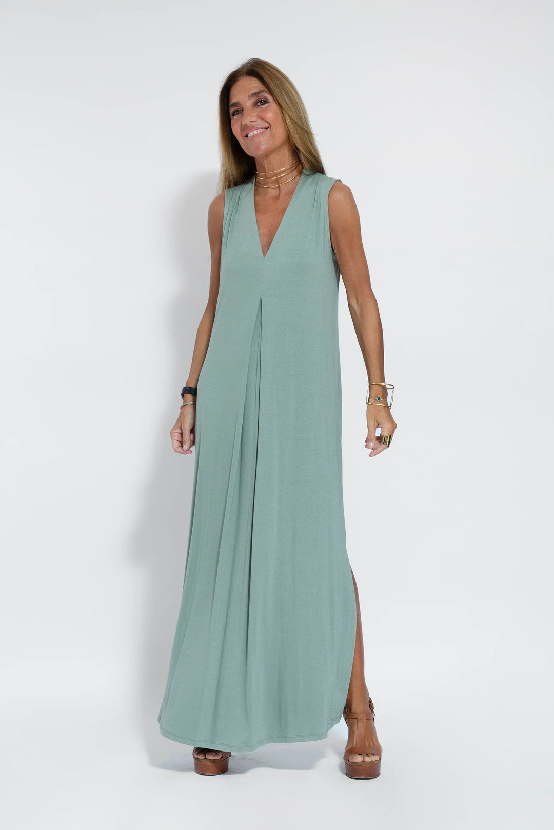 Valéria Long V-Neck Dress - Elegant and Flattering Style